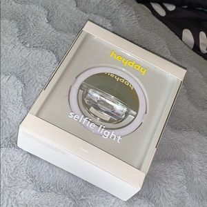 A selfie light that is new